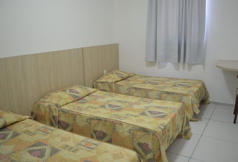 חדר סטנדרט לשלושה, Annamar