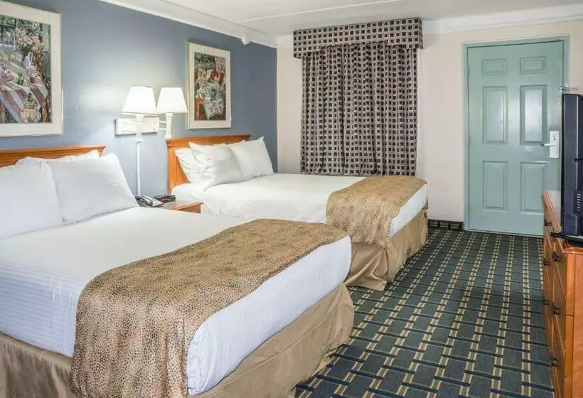 ２ダブルベッドのスタンダードルーム, Days Inn By Wyndham Houston