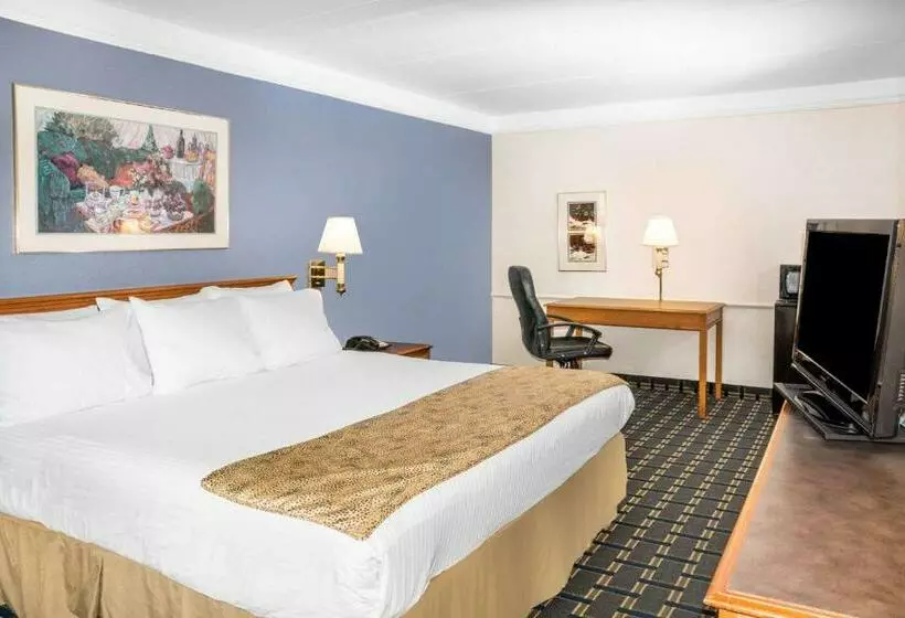 キングサイズベッドのスタンダードルーム, Days Inn By Wyndham Houston