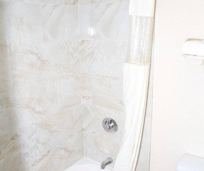 ２ダブルベッドのスタンダードルーム, Days Inn By Wyndham Houston