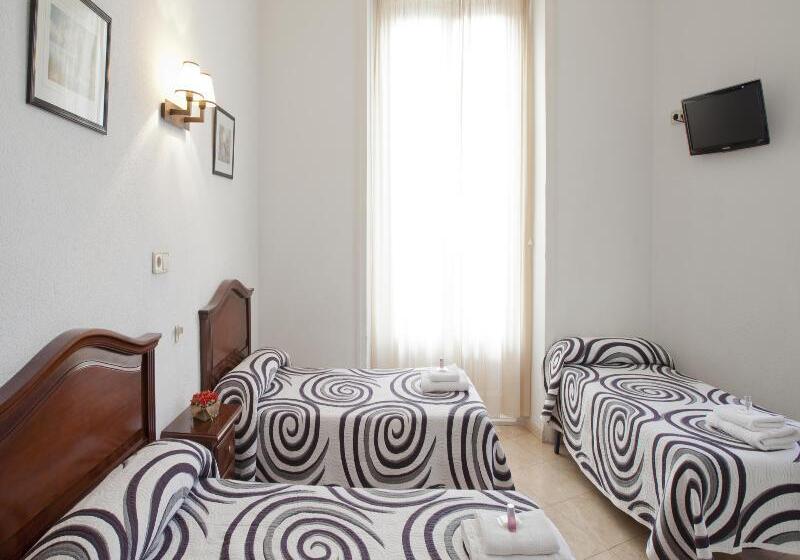 جناح مطلّ علي حمام السباحة, Doubletree Suites By Hilton Anaheim Rsrt   Conv Cntr