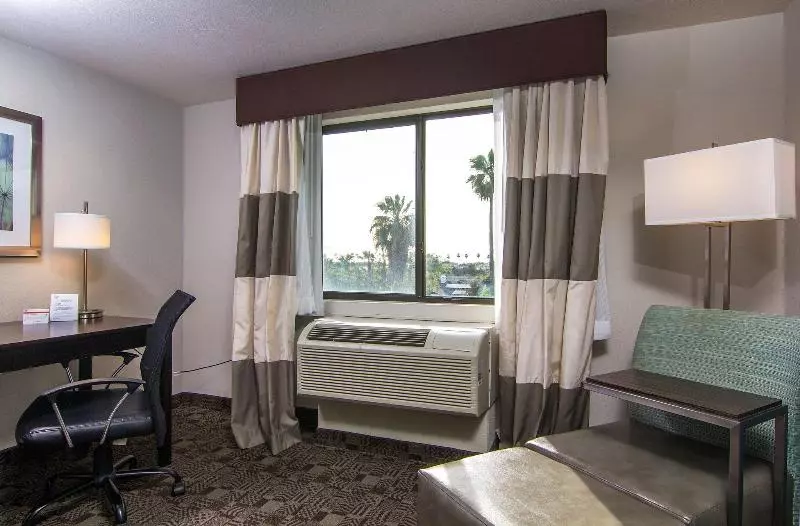 اتاق استاندارد, Holiday Inn Express Hotel & Suites Carlsbad Beach, An Ihg