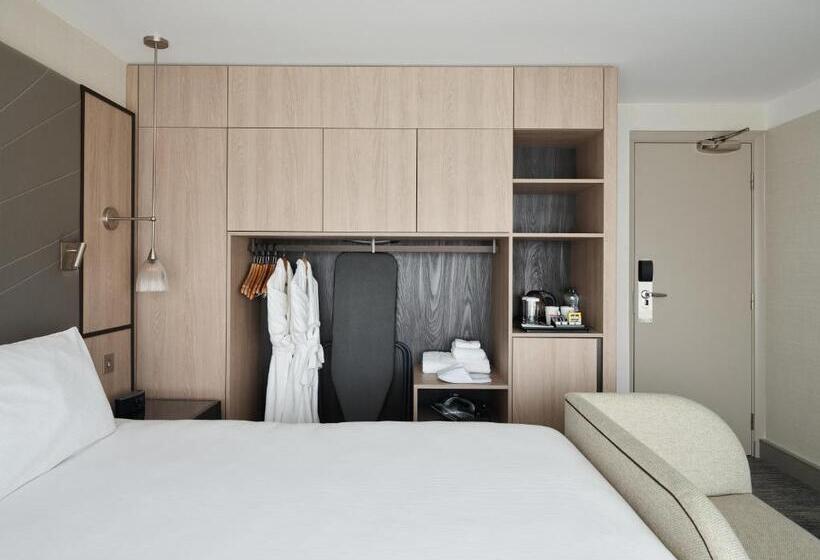 Номер Deluxe с Видом, Hyatt Place London Heathrow Airport