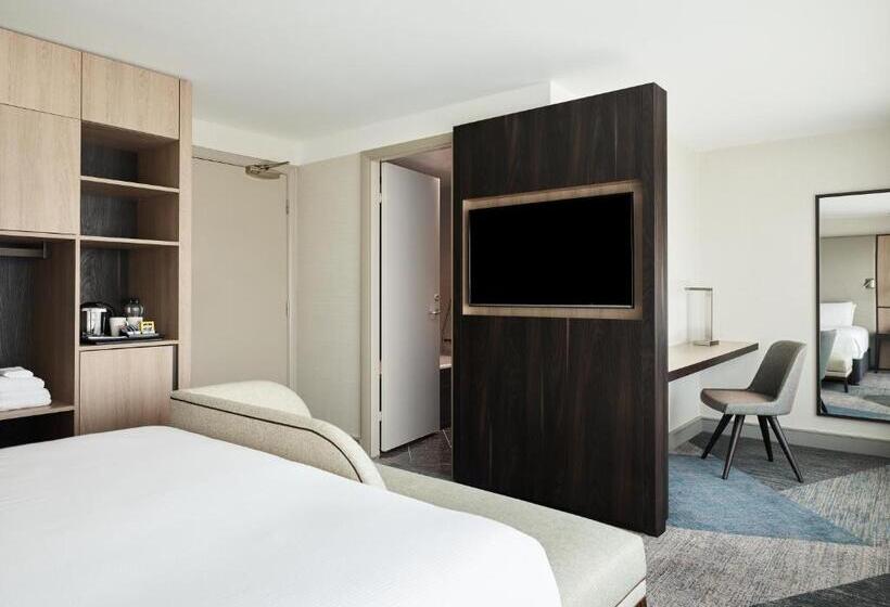 Номер Deluxe с Видом, Hyatt Place London Heathrow Airport