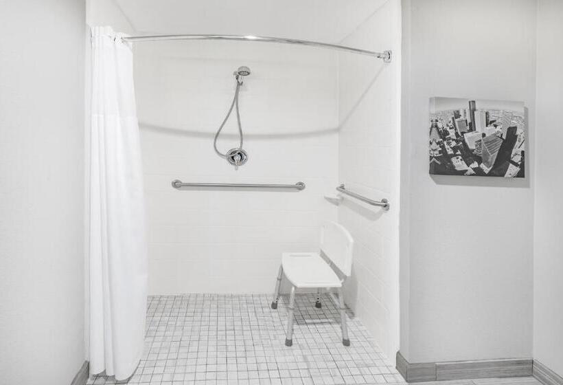 Chambre Standard Lit Double Adaptée aux Personnes à Mobilité Réduite, La Quinta By Wyndham Houston Southwest