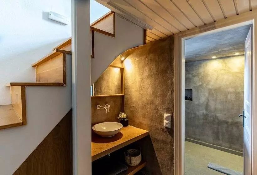 1ベッドルームアパートメント, Marillia Village