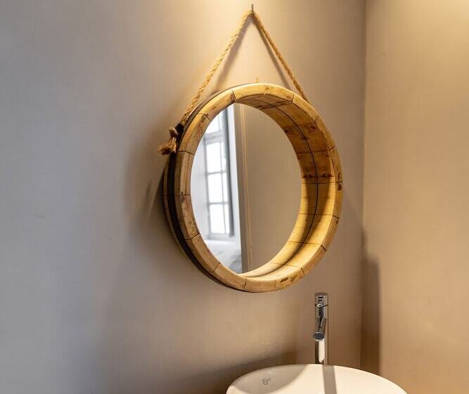 Люкс, Marillia Village