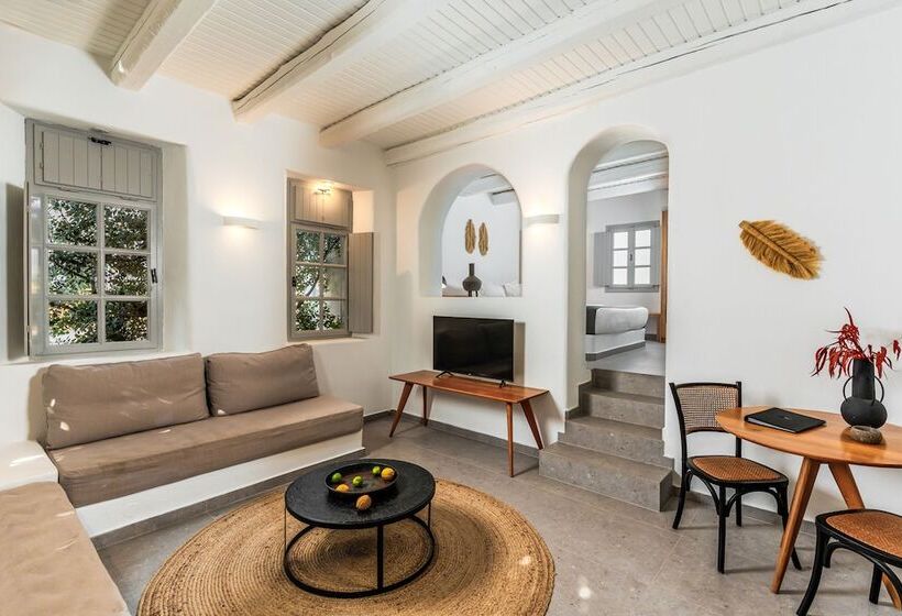 Люкс, Marillia Village