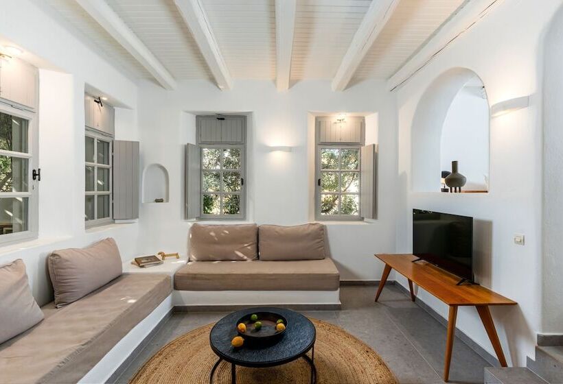 Люкс, Marillia Village