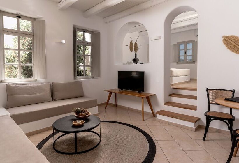 Люкс, Marillia Village