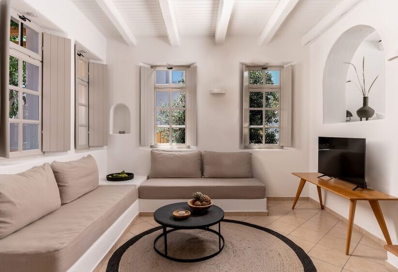 Люкс, Marillia Village