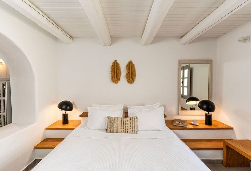 Люкс, Marillia Village