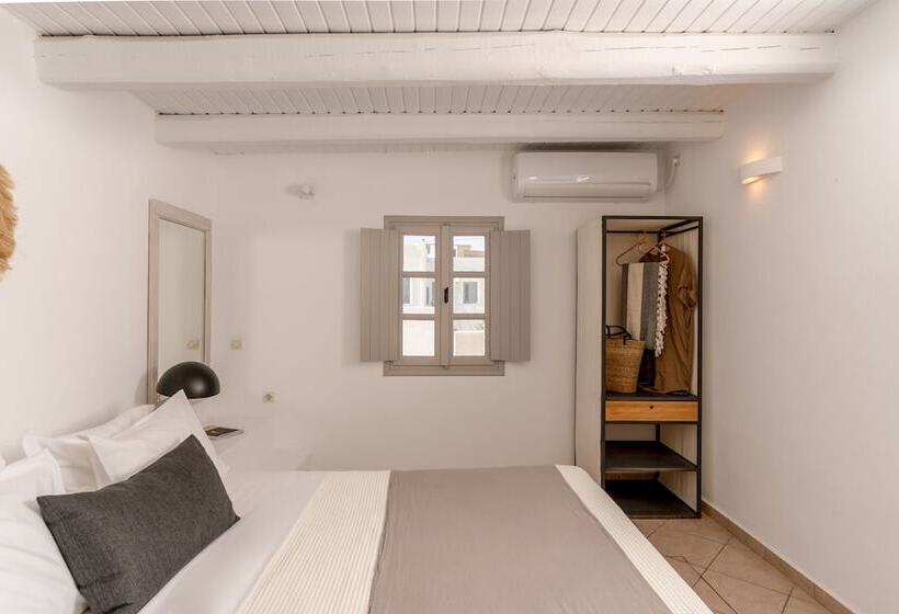 Люкс, Marillia Village