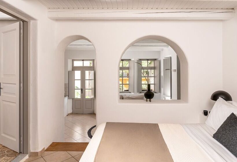 Люкс, Marillia Village