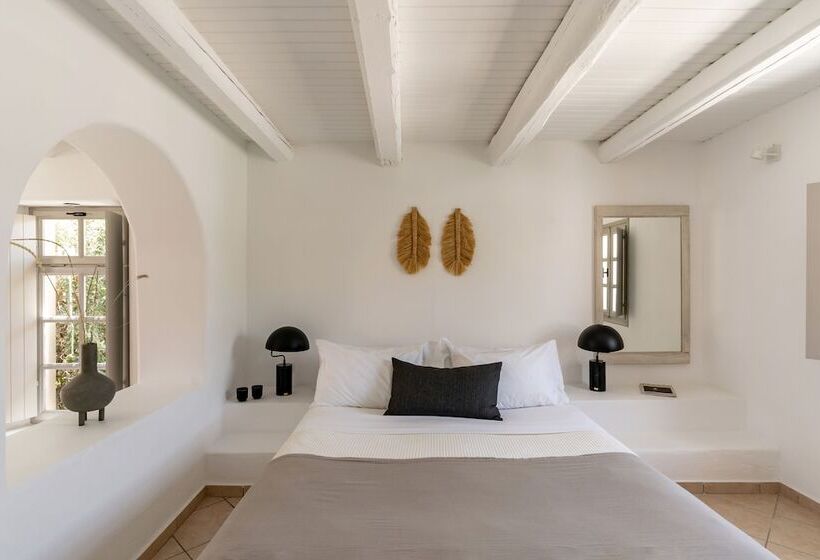 Люкс, Marillia Village