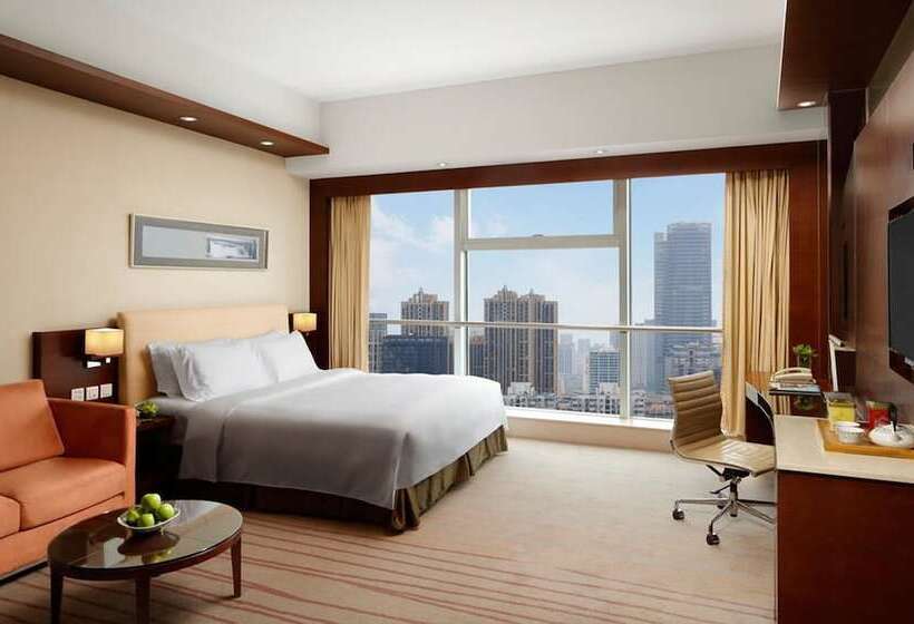 Номер Superior, New World Wuhan