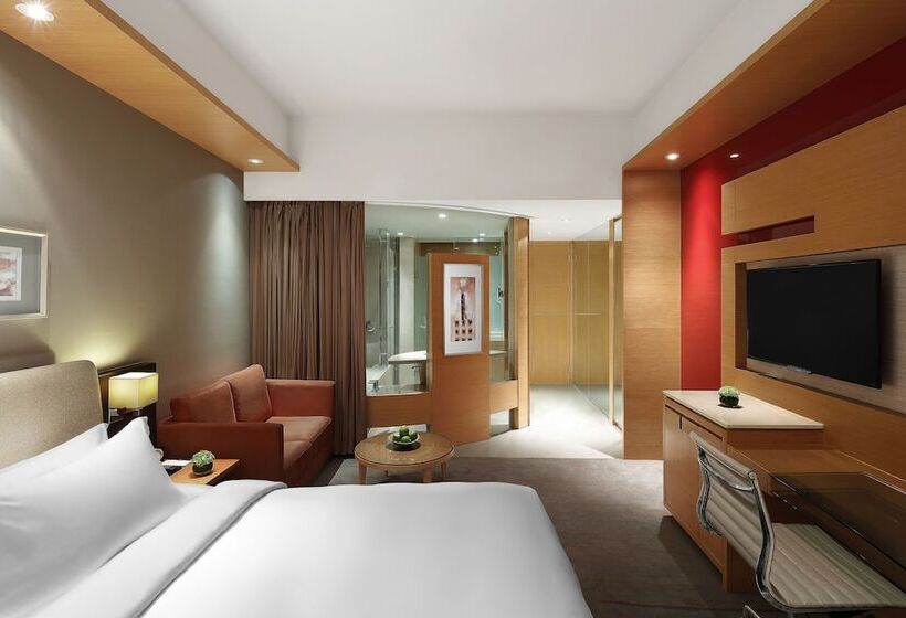 Люкс, New World Wuhan