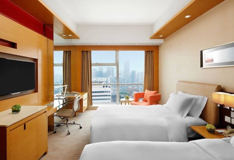 Номер Deluxe, New World Wuhan