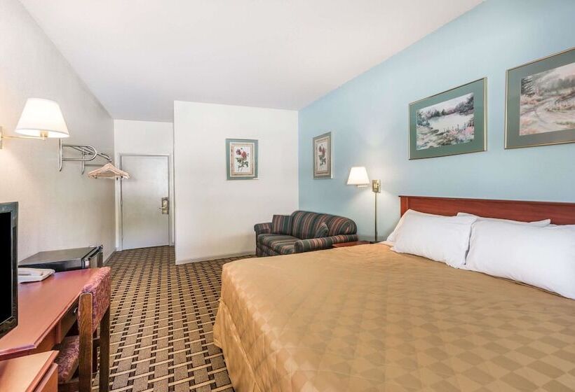 Standard-invahuone, Super 8 By Wyndham Knoxville Downtown Area