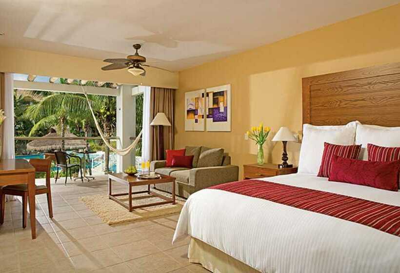 נוף לבריכה, Secrets Aura Cozumel Adults Only