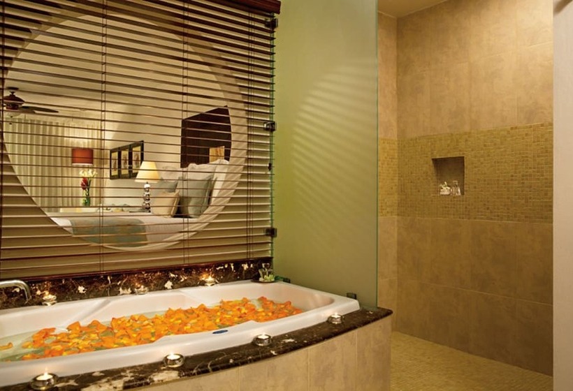 带大床的小型套房, Secrets Aura Cozumel   Adults Only