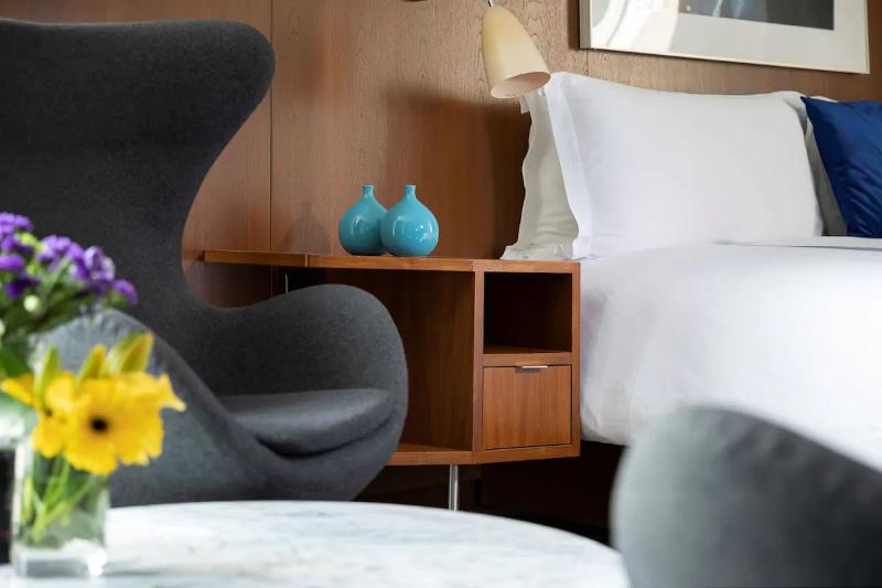 标准间, 6 Columbus Central Park