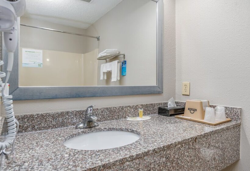 Номер Стандарт 2 Двуспальные Кровати, Days Inn By Wyndham Coliseum Montgomery Al