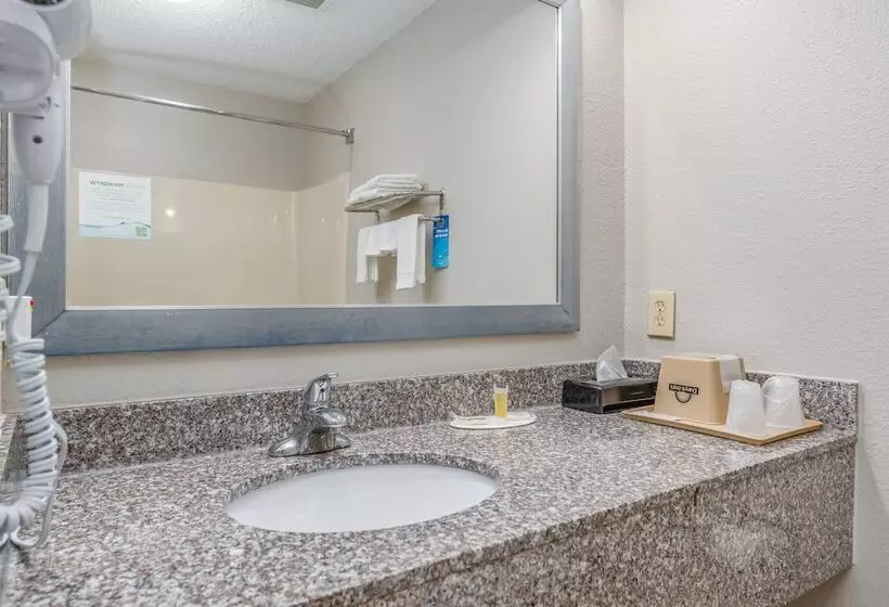 Standard-huone 2 Parivuodetta, Days Inn By Wyndham Coliseum Montgomery Al