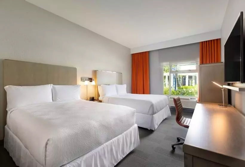 اتاق لوکس با چشم‌انداز استخر, Four Points By Sheraton Caguas Real