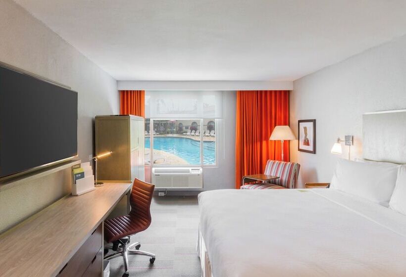 اتاق لوکس با چشمانداز استخر, Four Points By Sheraton Caguas Real