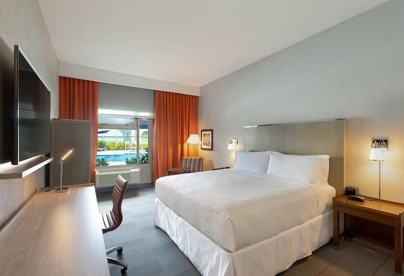 اتاق لوکس با چشمانداز استخر, Four Points By Sheraton Caguas Real