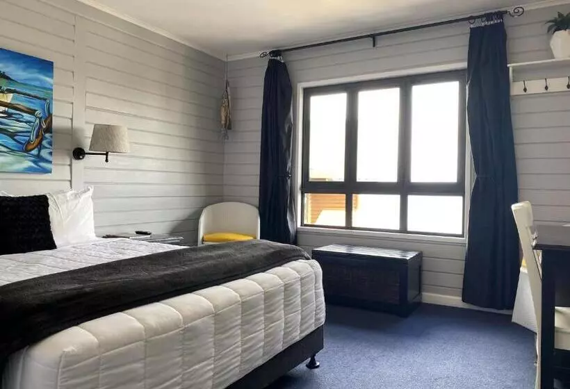 Standard studio with lake view, Lakefront Lodge Taupo