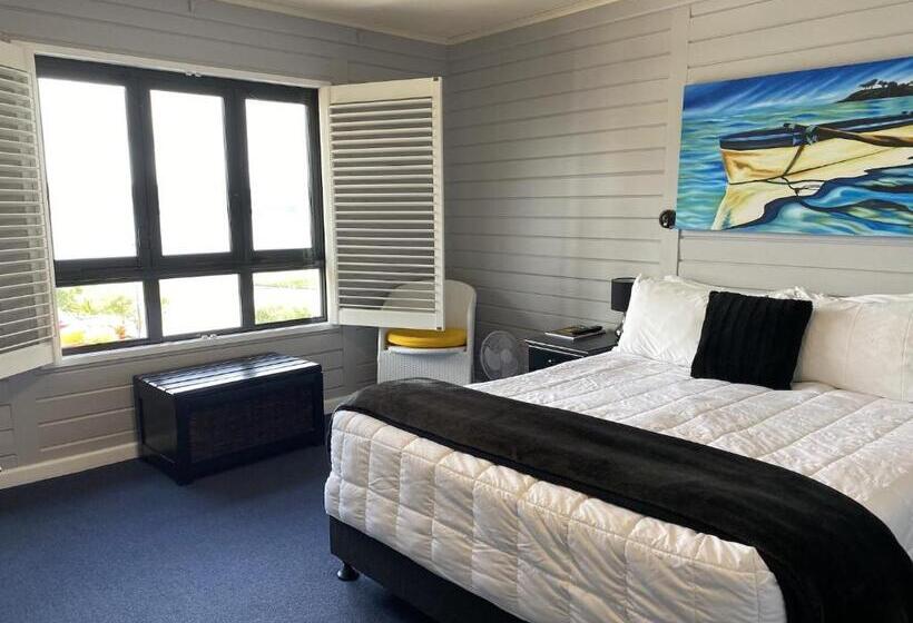 Standard studio with lake view, Lakefront Lodge Taupo