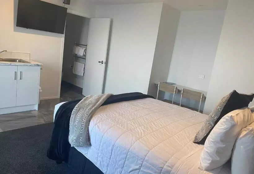 استودیو خانوادگی, Lakefront Lodge Taupo