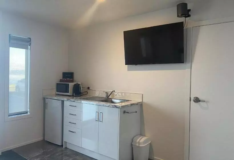 استودیو خانوادگی, Lakefront Lodge Taupo