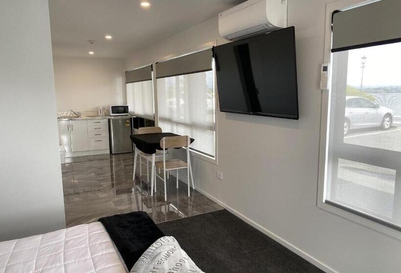 スーペリアスタジオ, Lakefront Lodge Taupo