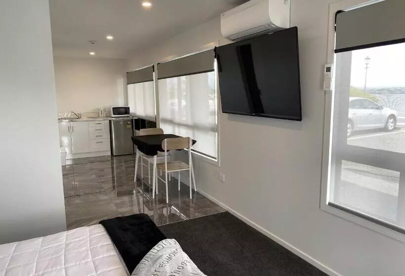 استودیوی سوپریور, Lakefront Lodge Taupo