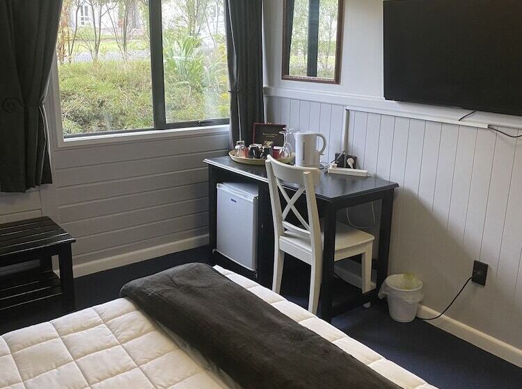 スタンダードスタジオ, Lakefront Lodge Taupo