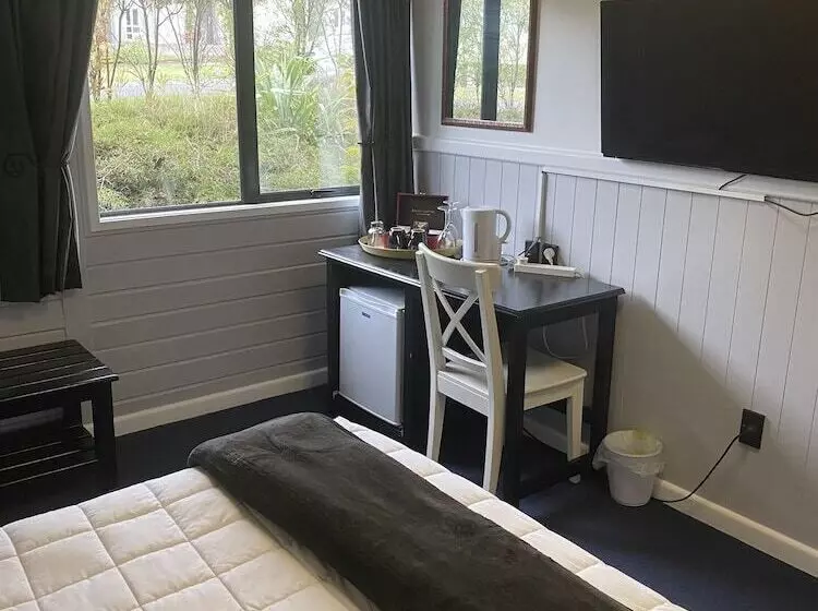 استودیوی استاندارد, Lakefront Lodge Taupo