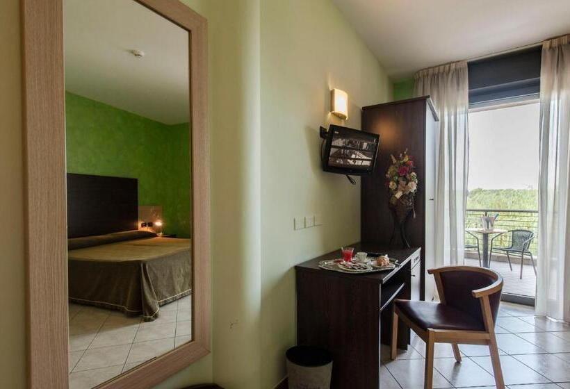 חדר סטנדרט לשלושה, Le Ginestre