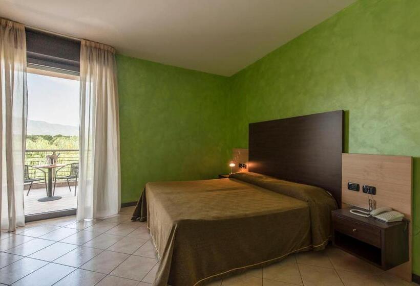 חדר סטנדרט לשלושה, Le Ginestre