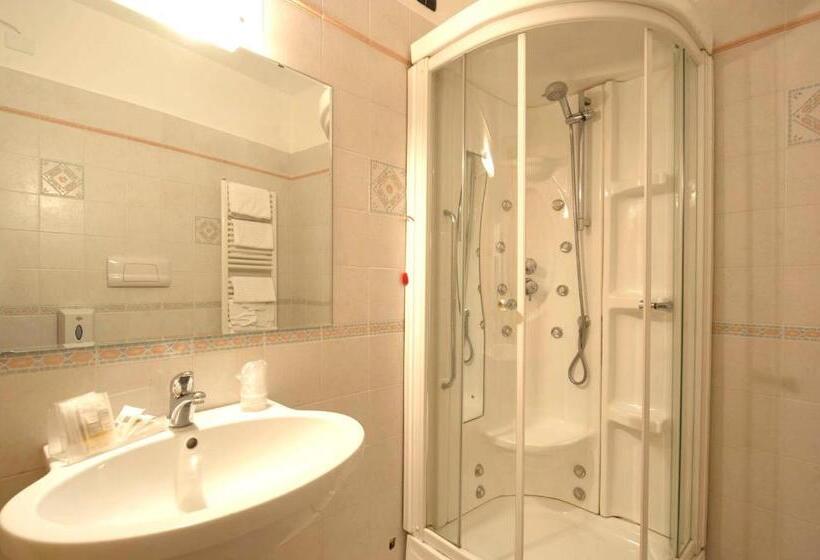 חדר סטנדרט לשלושה, Le Ginestre