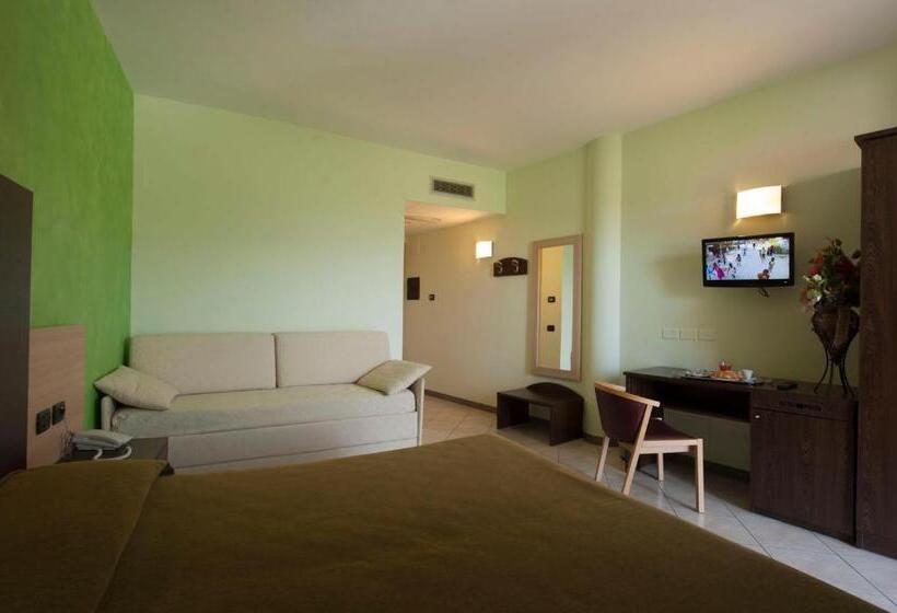 חדר סטנדרט לשלושה, Le Ginestre