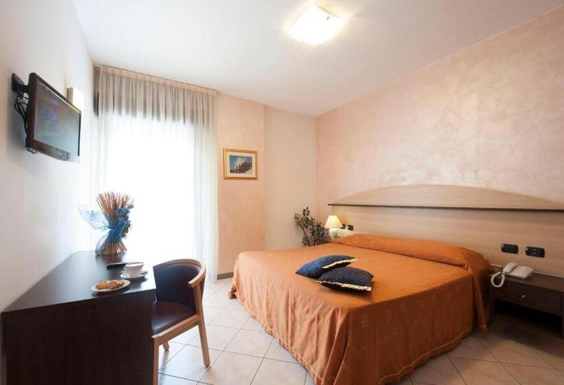 חדר סטנדרט לארבעה, Le Ginestre