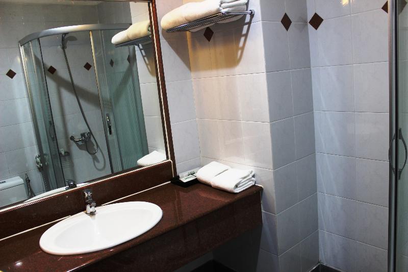 デラックスルーム, Liberty 2