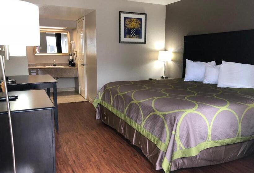 带大床的豪华间, Super 8 By Wyndham San Antonio Pearl District / Downtown