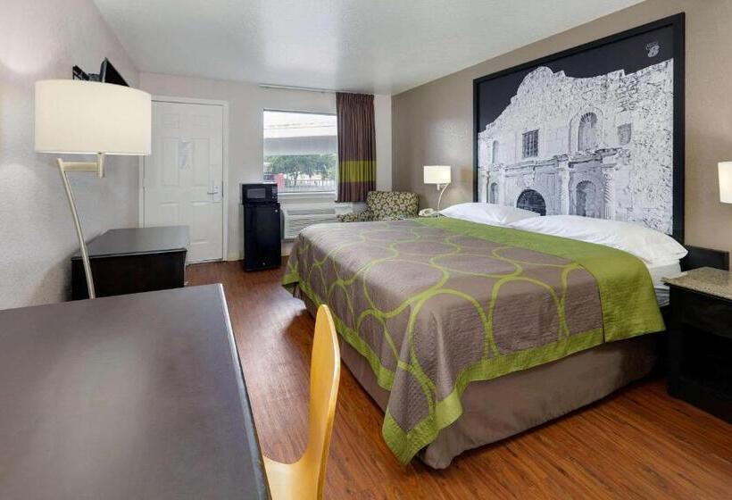 带大床的豪华间, Super 8 By Wyndham San Antonio Pearl District / Downtown