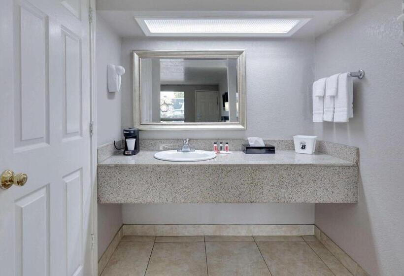 Стандартный Номер Кровать Кинг, Super 8 By Wyndham San Antonio Pearl District / Downtown