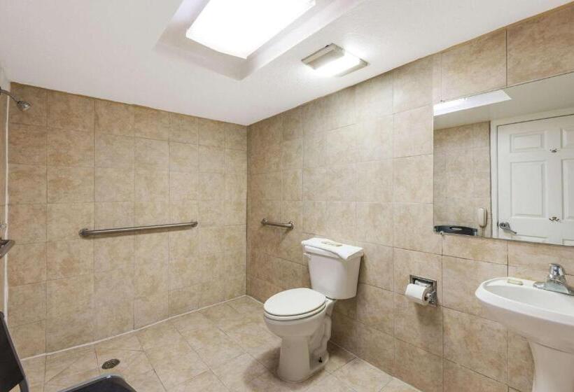 غرفة قياسية لذوى الاحتياجات الخاصة, Super 8 By Wyndham San Antonio Pearl District / Downtown