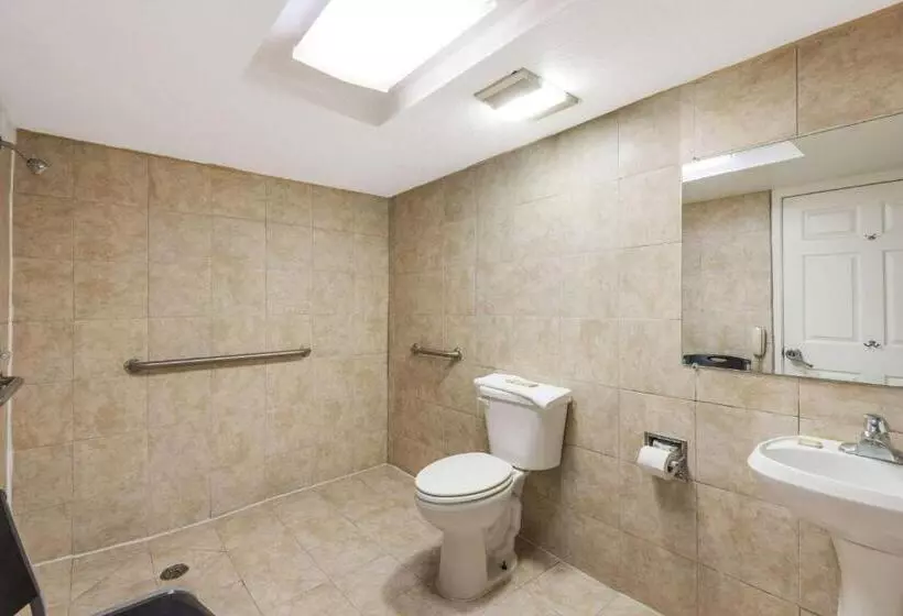 اتاق استاندارد برای معلولان, Super 8 By Wyndham San Antonio Pearl District / Downtown